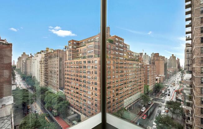 300 E 79 ST