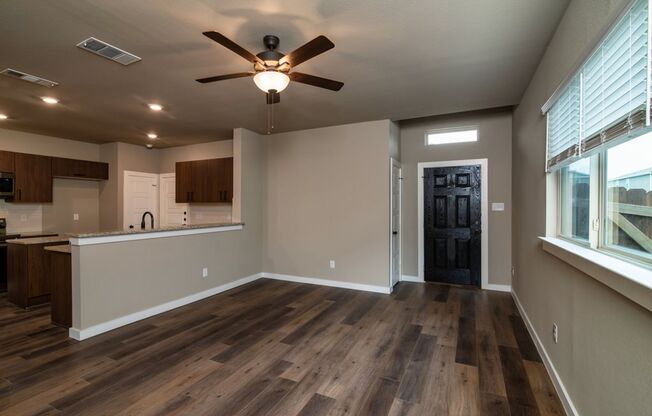 AVAILABLE NOW! GORGEOUS 3 BEDROOM DUPLEX LOCATED IN MIDLOTHIAN ISD!