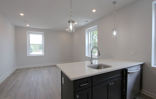 2 beds, 2 baths, 940 sqft, $1,735, Unit 302