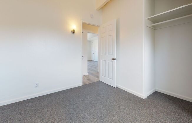 2 beds, 1 bath, $5,200, Unit H