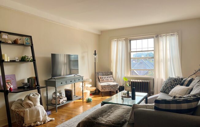 2 beds, 1 bath, 925 sqft, $1,450, Unit Apt. 4B