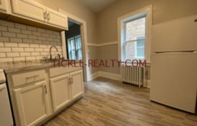 Studio, 1 bath, $795, Unit 3