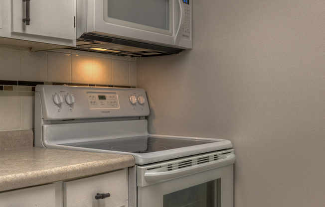 1 bed, 1 bath, 720 sqft, $905, Unit 13