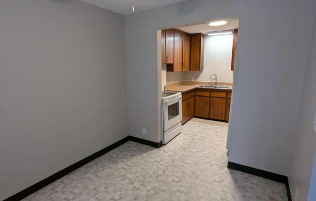 2 beds, 1 bath, 700 sqft, $800, Unit Unit 3