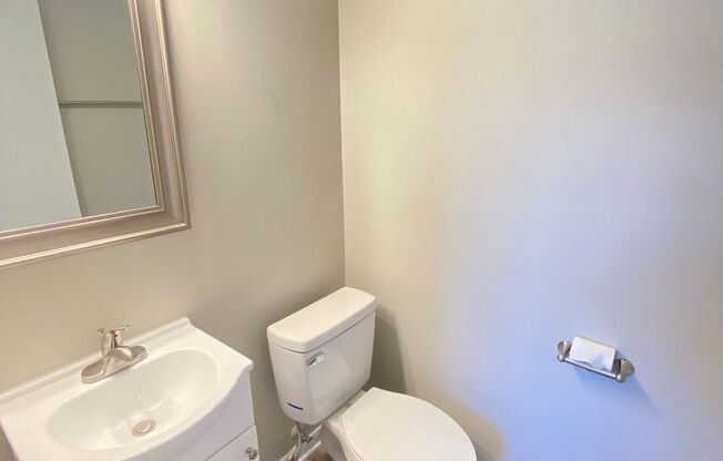 2 beds, 1.5 baths, 832 sqft, $1,150, Unit 873 Oakwood Villa