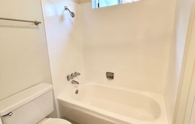 1 bed, 1 bath, 700 sqft, $1,500, Unit 87