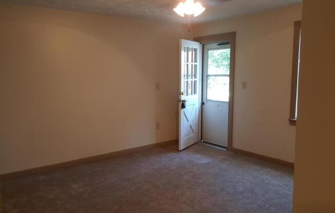 273 OAK DR