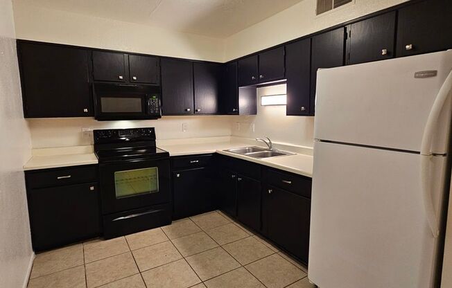 2 beds, 1 bath, 880 sqft, $1,125, Unit 111