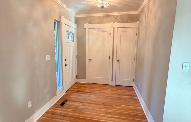 *1/2 MONTH FREE* Spacious 4-Bed/3.5 Bathrooms off street parking and central air! S. Portland