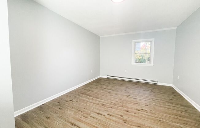 2 beds, 1 bath, $2,100, Unit 15