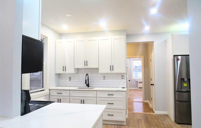 387 E 54 ST