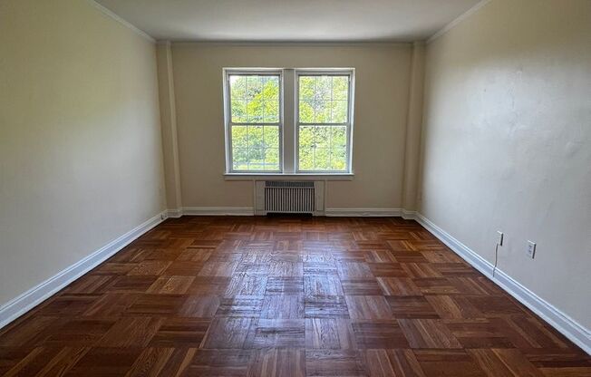 2 beds, 1 bath, 975 sqft, $2,055, Unit Royal York 802