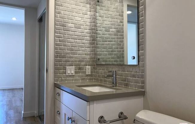301 S Swall Dr Apt 303