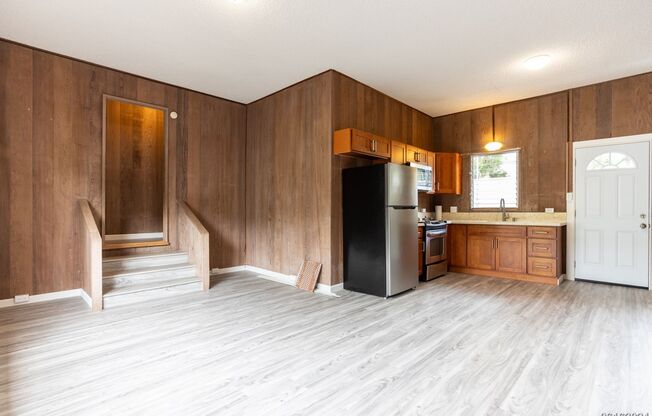Recently Renovated 2BR/1BA/1 covered PKG in Kalihi Valley!