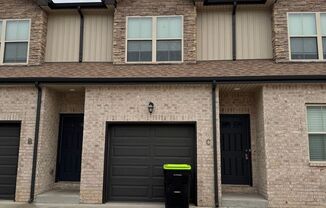 Convenient Location! Lovely 2 Bed 2.5 Bath Townhouse!