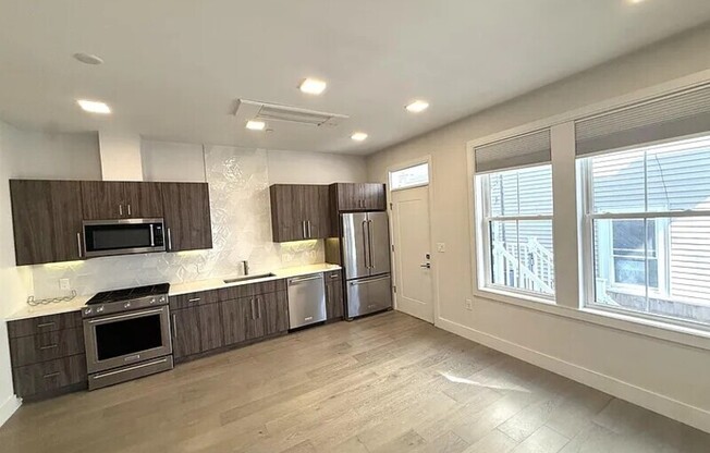24 RUSH ST