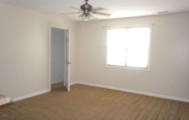 2 beds, 1 bath, 800 sqft, $900, Unit 5