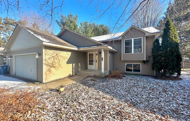 Charming Split-Level 4 Bedroom Single Family Home in Lino Lakes!