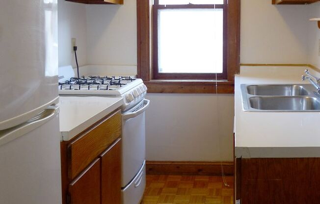 1 bed, 1 bath, 410 sqft, $910, Unit 3 - 05