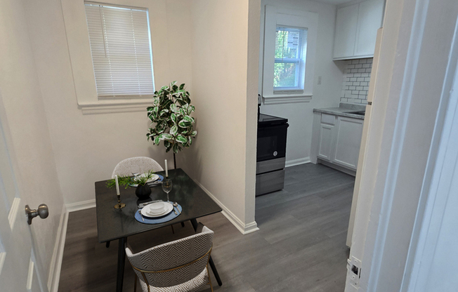 336 W 18 ST