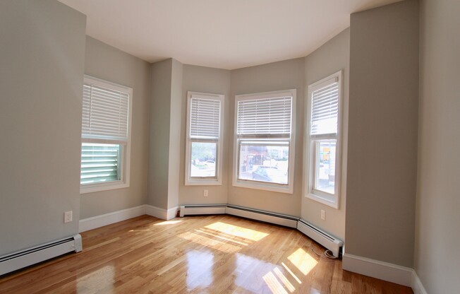 460 Saratoga St 1