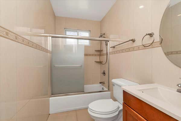 2 beds, 1 bath, 800 sqft, $2,400