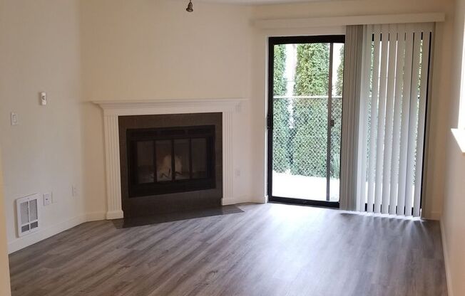 2 beds, 1 bath, 810 sqft, $2,075, Unit E105