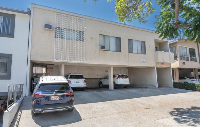 607 N Flores Street