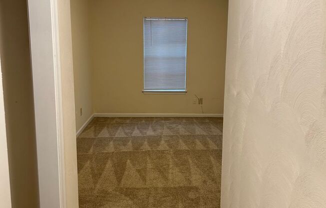 3 beds, 1 bath, 1,100 sqft, $1,500, Unit 517/101