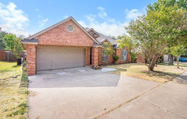Updated 3-2 near Lake Arlington!