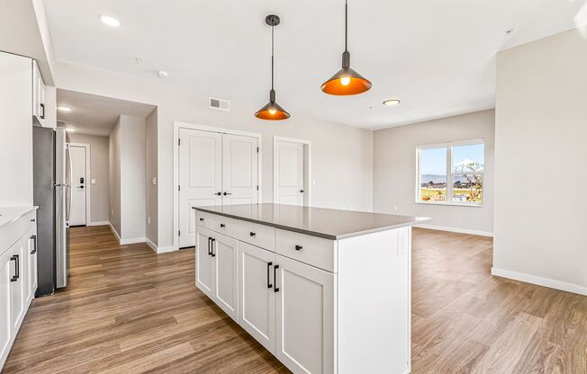 2 beds, 2 baths, 1,132 sqft, $2,000, Unit 3-300