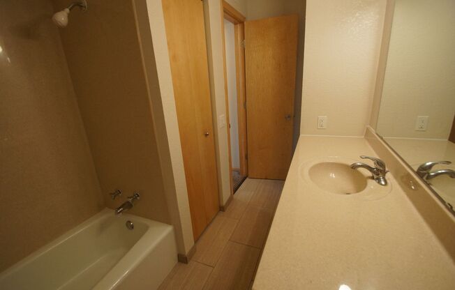1 bed, 1 bath, $1,374, Unit 419