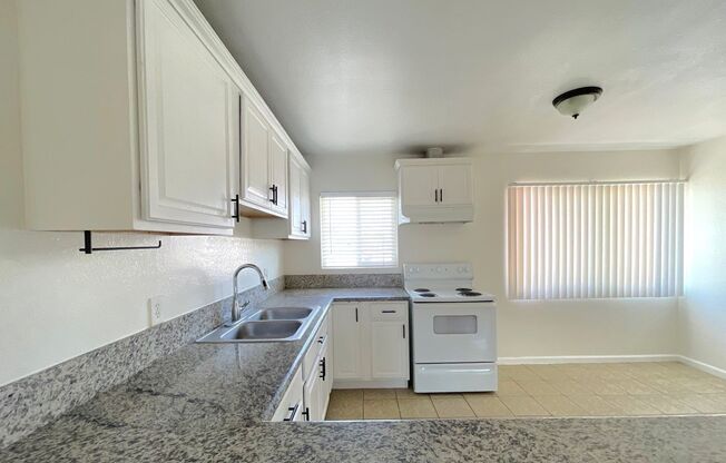 2 beds, 1 bath, 815 sqft, $1,595, Unit 21