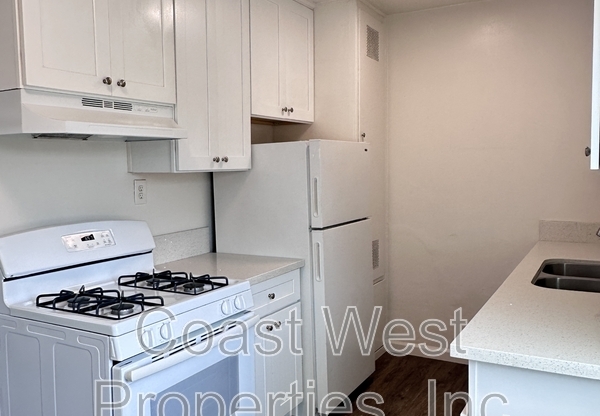 1536 MOORLAND DR 