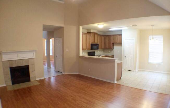 4 beds, 2.5 baths, $2,595