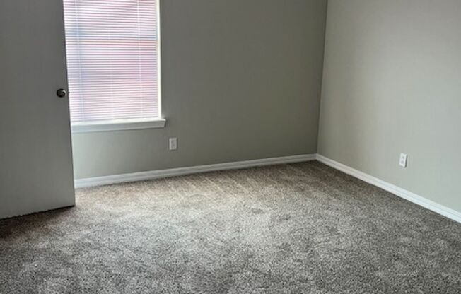 1 bed, 1 bath, 735 sqft, $735