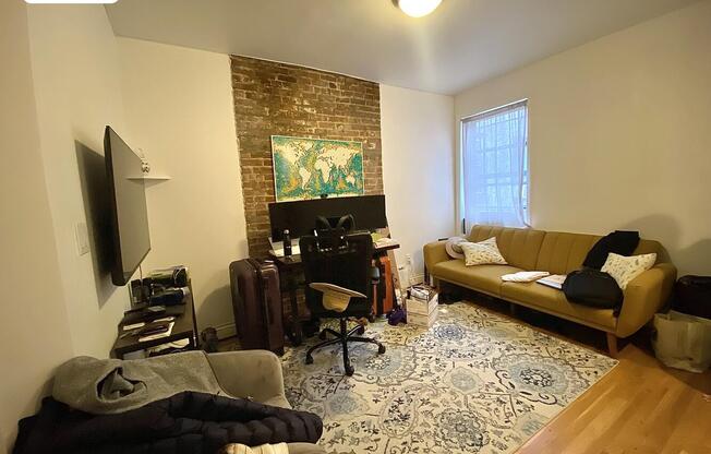 326 W 47 ST