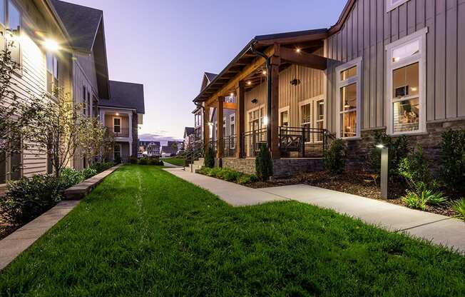 Courtyard With Green Space at Retreat at Ironhorse, Franklin, TN