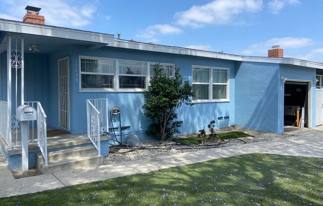 2 Bedroom House for RENT with Garage and extra den