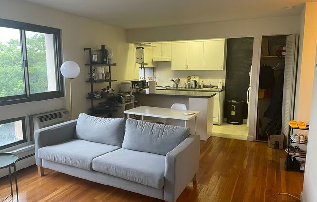 2 beds, 1 bath, $3,300, Unit 74