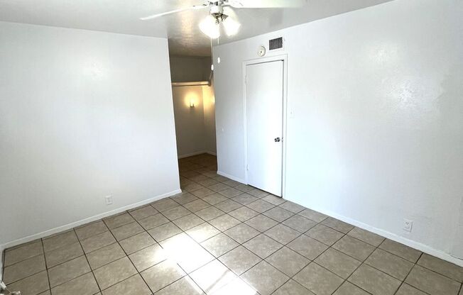 1 bed, 1 bath, 595 sqft, $1,250, Unit 220