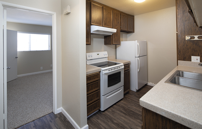 Beautiful 1b/1ba Top Floor End Unit in Normal Heights with Parking!