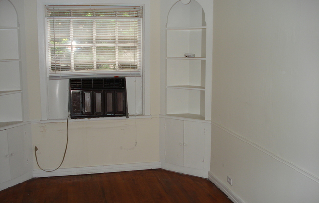 2 beds, 1 bath, $1,200