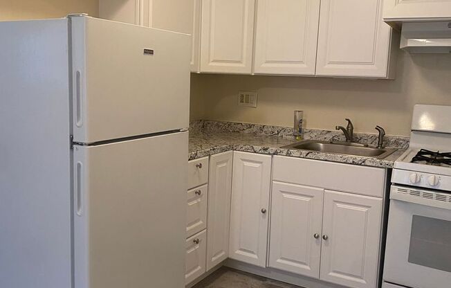 1 bed, 1 bath, $1,600, Unit 415