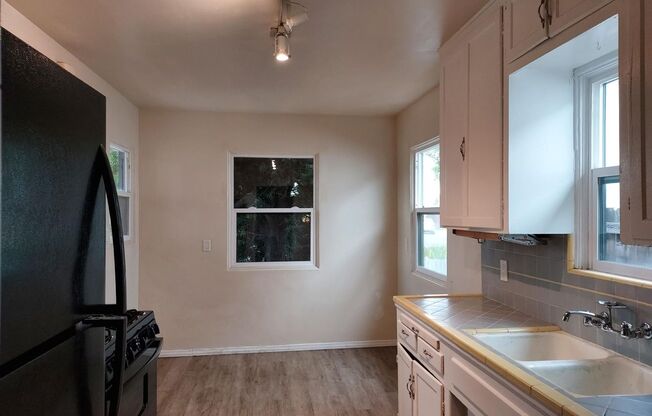 South Park Area 2 Bedroom Cottage w/Garage