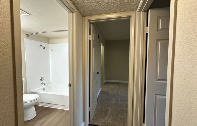 2 beds, 1 bath, 895 sqft, $1,700, Unit 490102