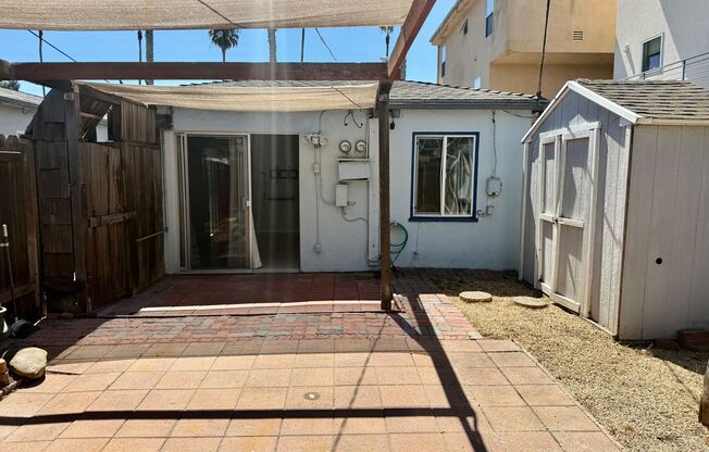 2BD/1BA PB STYLE COTTAGE! LARGE EXCLUSIVE YARD! ASSIGNED PARKING!