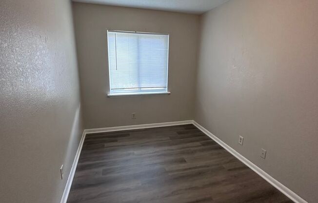 $695 - SECTION 8/ Housing Voucher approved 3 bedroom / 1 bathroom - Newly remodeled Apartment