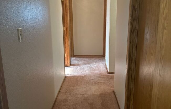 2 beds, 1 bath, $1,025, Unit 1160 - 2