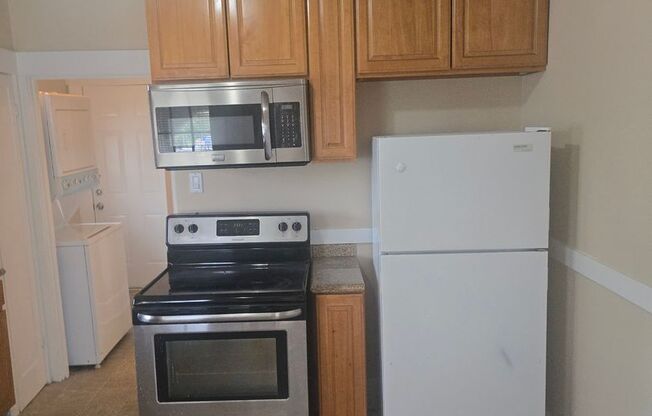 2 beds, 1 bath, $2,100